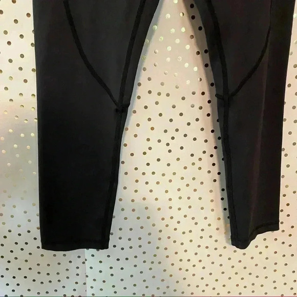 Zyia Black Cropped - Picture 4 of 11